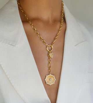 ELLIE VAIL LINDEN TOGGLE CHAIN MEDALLION LARIAT NECKLACE, GOLD