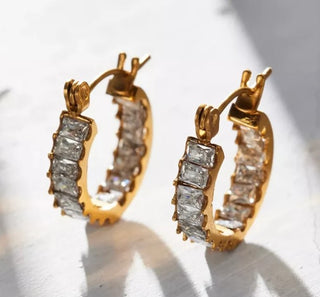 LYNDSAY HUGGIE HOOP EARRING